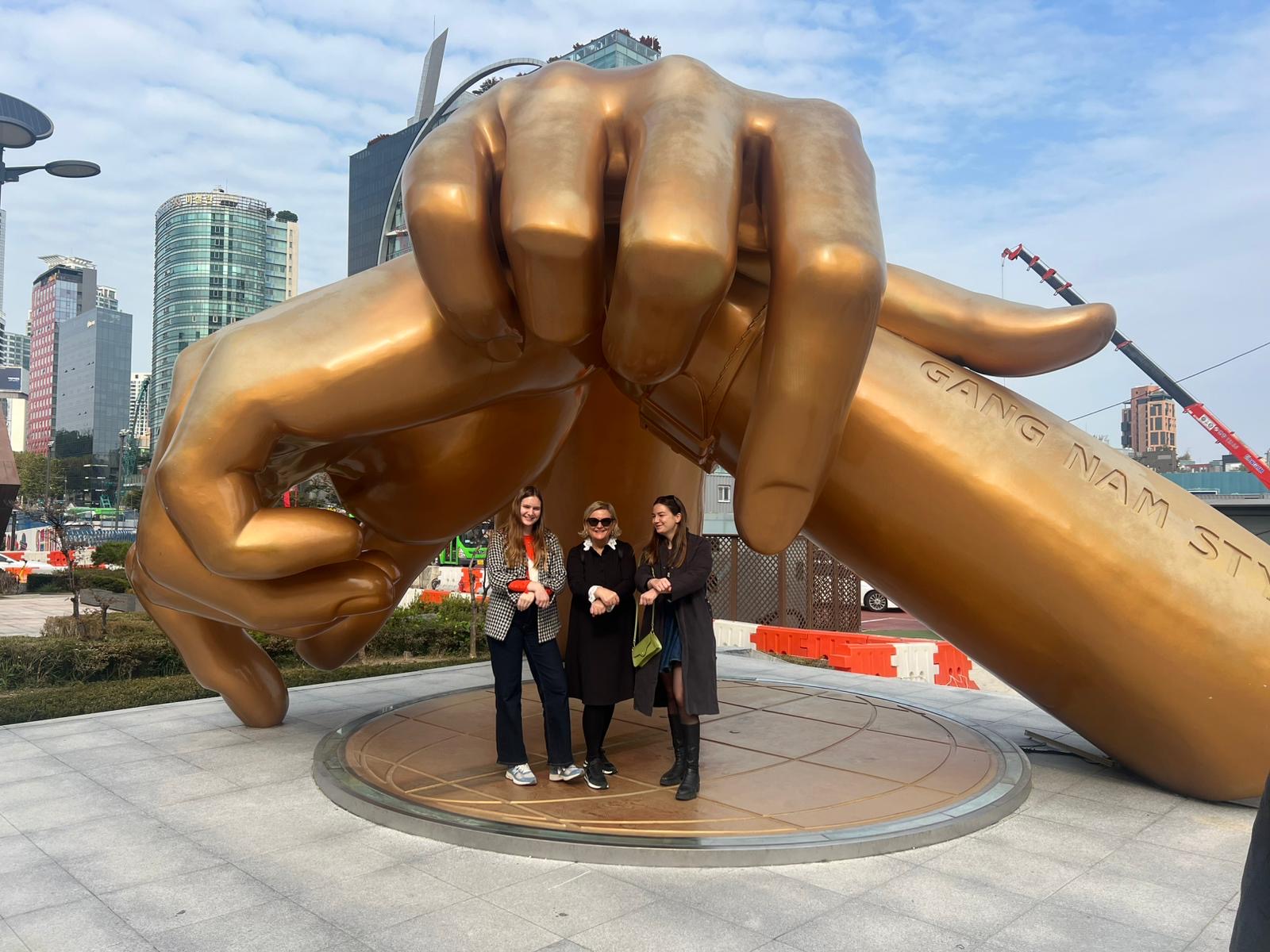 Gangnam Hands with us